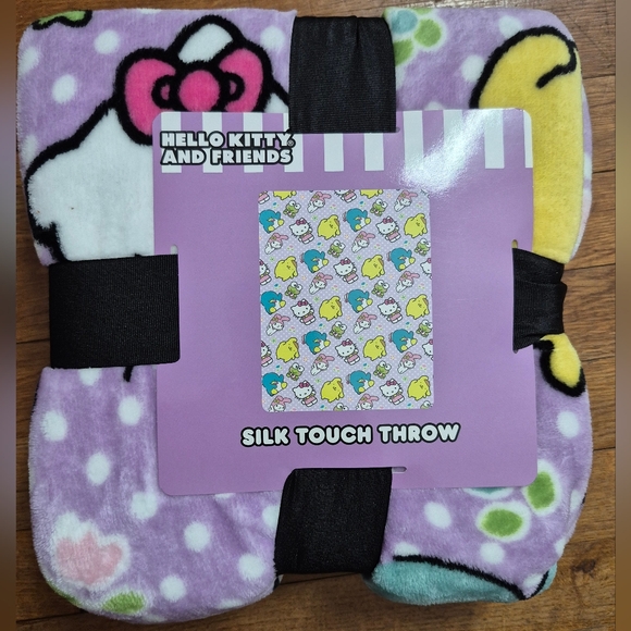 Hello Kitty And Friends Plush Silk Touch Throw Blanket SANRIO Warm Bedding - Picture 1 of 3